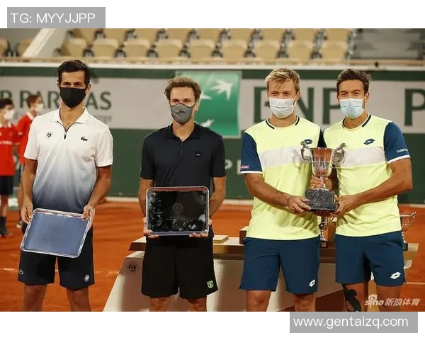 超级大满贯等待中,汉达诺维奇首个法网成功卫冕 超级大满贯等待中,汉达诺维奇首个法网成功卫冕