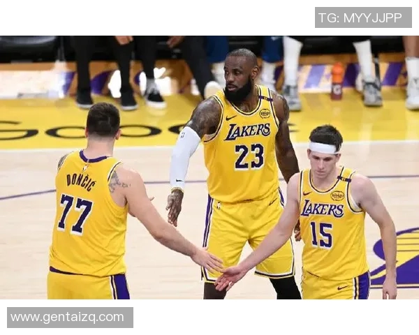 勒布朗-詹姆斯带领湖人队取得连胜，豪取赛季11连胜！