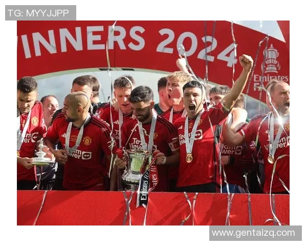 曼联4-0大胜丹尼治，强势晋级欧联杯半决赛，红魔复兴指日可待