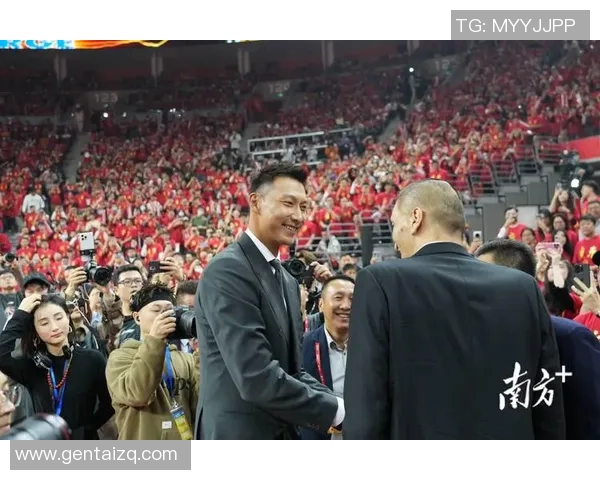 易建联在退役仪式上泪洒球场，粉丝感动送上祝福和掌声